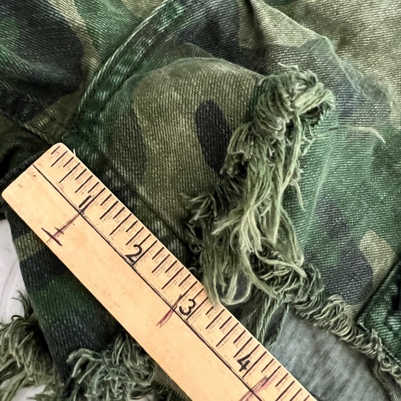 Free People Size 10 Camo Cutoff Fringe High Rise Cheeky Booty Streetwear Shorts - Picture 4 of 13